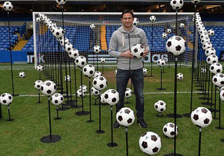 Šta znače sve ove lopte na Stamford Bridgeu?
