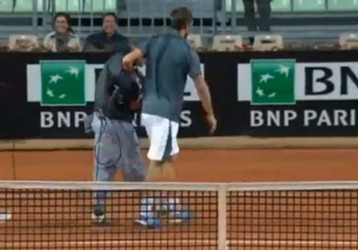 Viktor Troicki neočekivano 'pomeo' domaćina Gillesa Simona