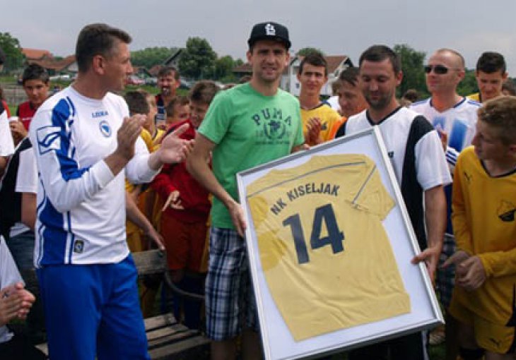 Ibišević igrače NK Kiseljaka odveo na utakmicu Stuttgarta i Mainza