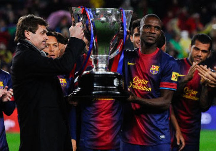 Puyol prepustio trofej 