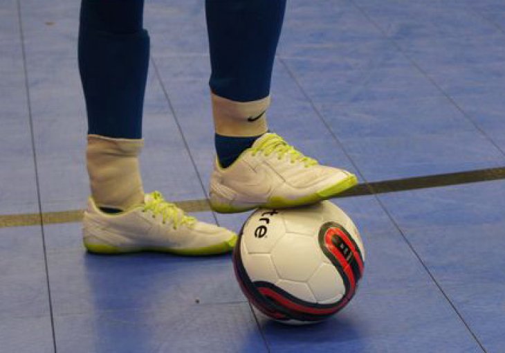 Drama u Srbiji: Prekinut meč jer je sudija glavom nokautirao golmana!