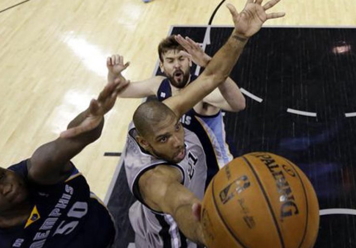 Toni Parker asistencijama spasio San Antonio od poraza