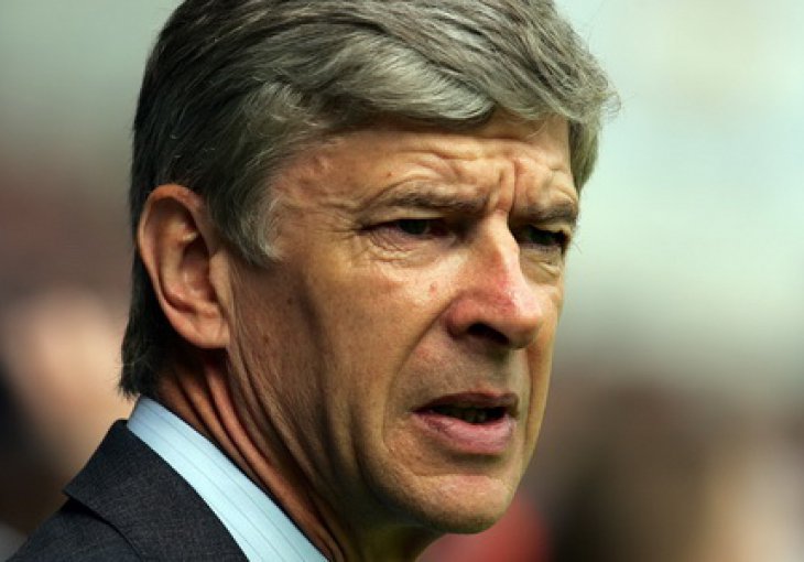 Pijani navijači maltretirali Wengera ispred stadiona