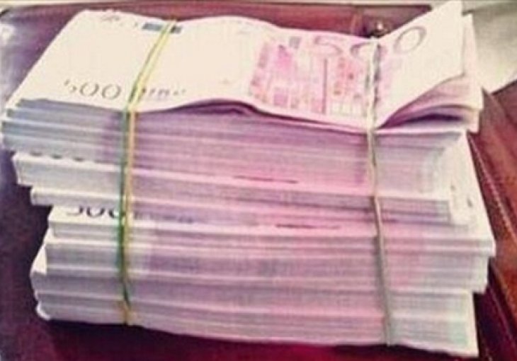 Badr Hari se pohvalio gomilom novca kojeg je zaradio u Moskvi