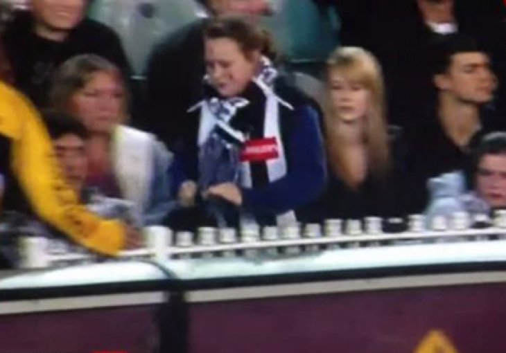 Pokazao prstom na gledateljicu koja ga je nazvala 