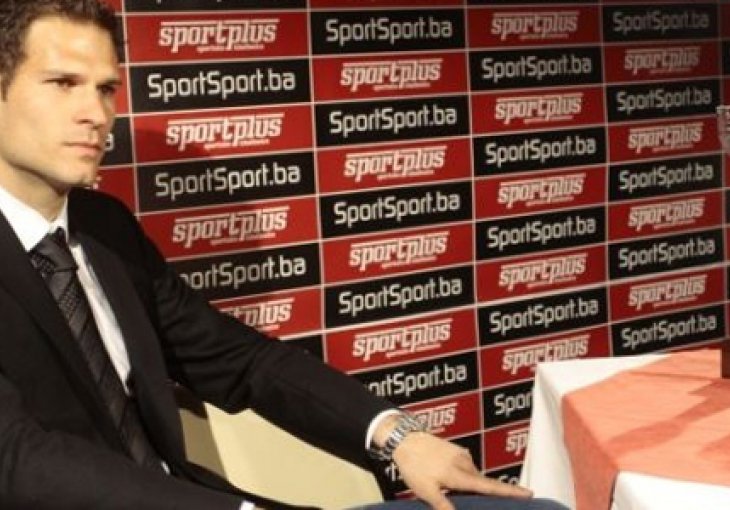Asmir Begović izabran za 