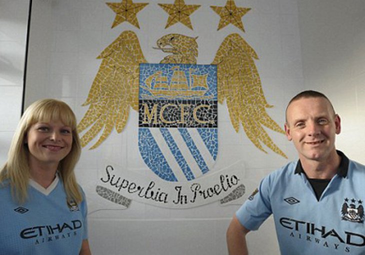 Mozaik koji predstavlja grb Manchester Cityja sazidali u kupatilu