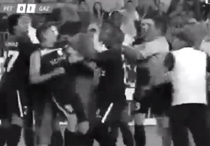 Za ovog je i Suarez mala maca: Pogledajte golmana-manijaka!