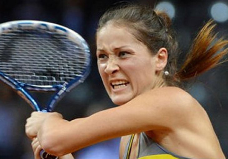 Senzacionalno ispadanje Wozniacki, Serena bez problema