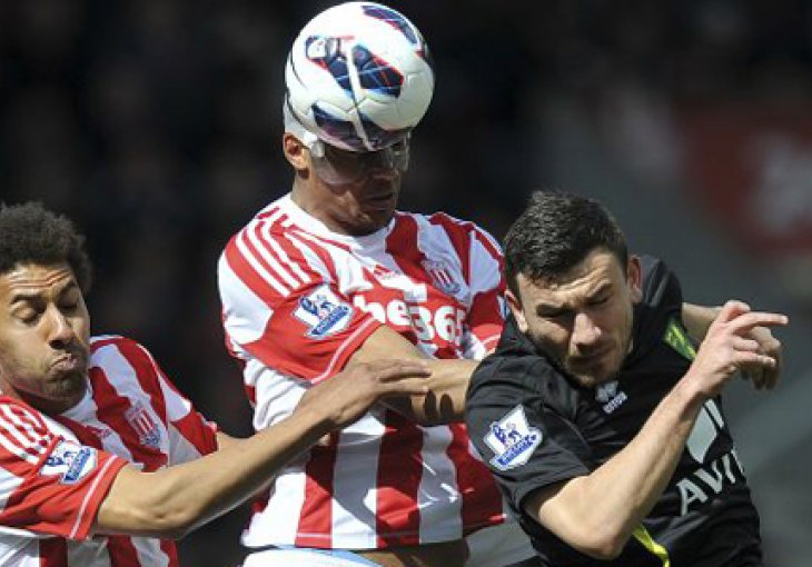 Norvežani kopirali igru Stokea: Duga lopta, skok, lakat, koljeno - gol