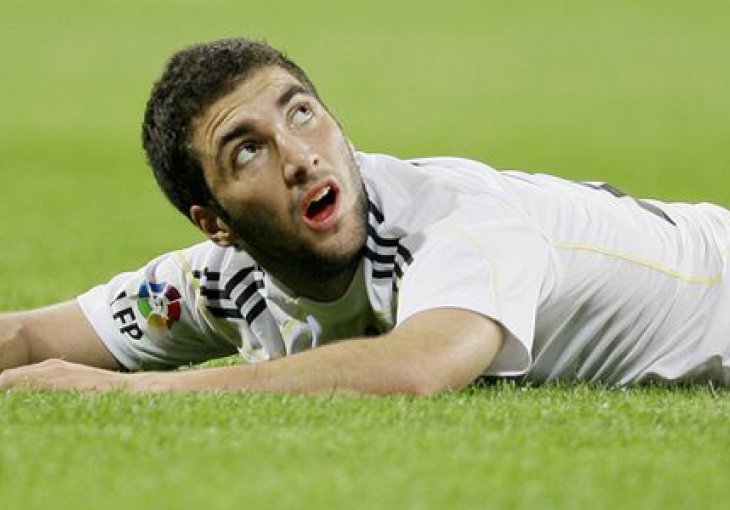 Arsenal daje keš, Juve rate: Higuain jednom nogom u Arsenalu