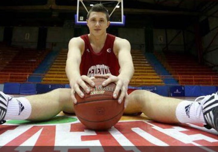 Volio bih popiti piće sa Mustafom Nadarevićem