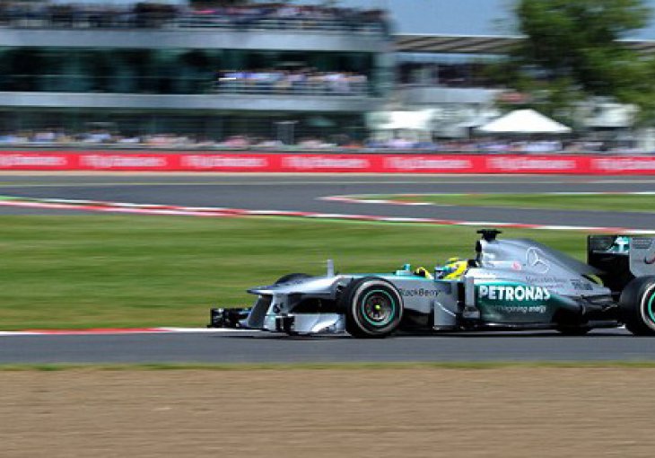 Rosberg slavio u spektakularnoj utrci