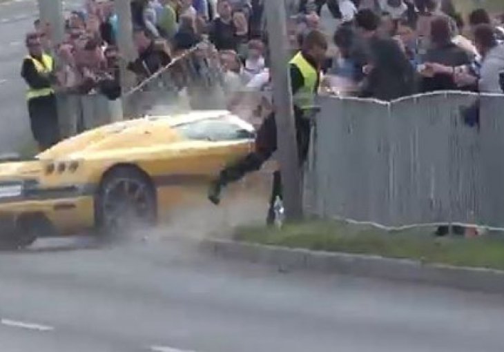 Automobilom pokosio 17 gledalaca