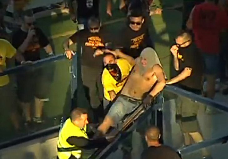 Suprostavio se huliganima Leccea i dobio odlikovanje