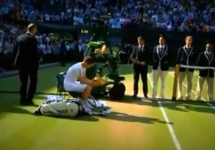 Murray poslije završetka meča umalo ostao bez osvojenog pehara