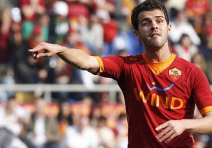 Miralem Pjanić protiv Thierrya Henrya