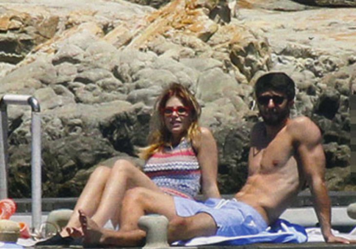 Nakon raskida s Patom Barbara Berlusconi u zagrljaju konobara