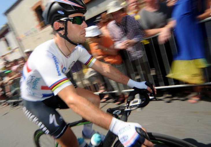 Cavendish poliven urinom tokom utrke Tour de France