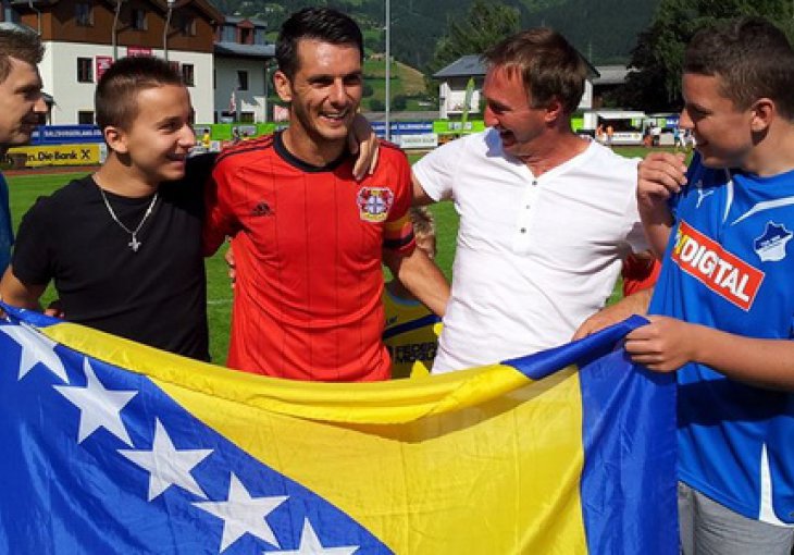 (Ne)očekivani gosti obradovali Spahića na treningu