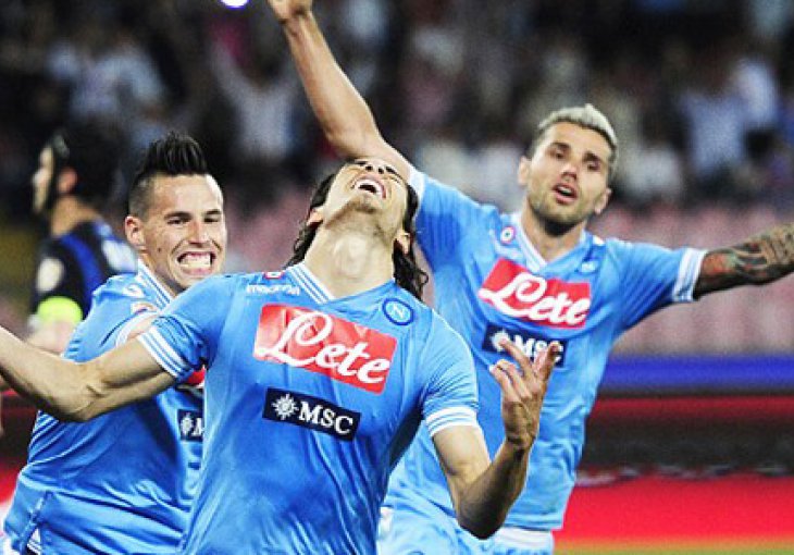 De Laurentis pokušava Cavanija ogaditi navijačima