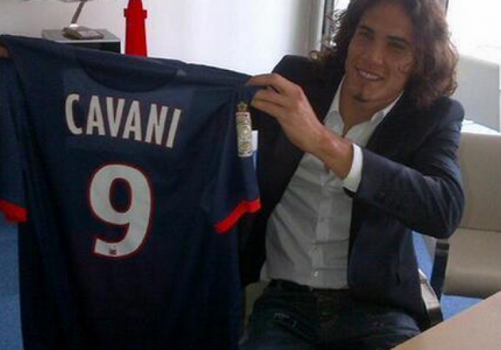 Edinson Cavani predstavljen u Parizu