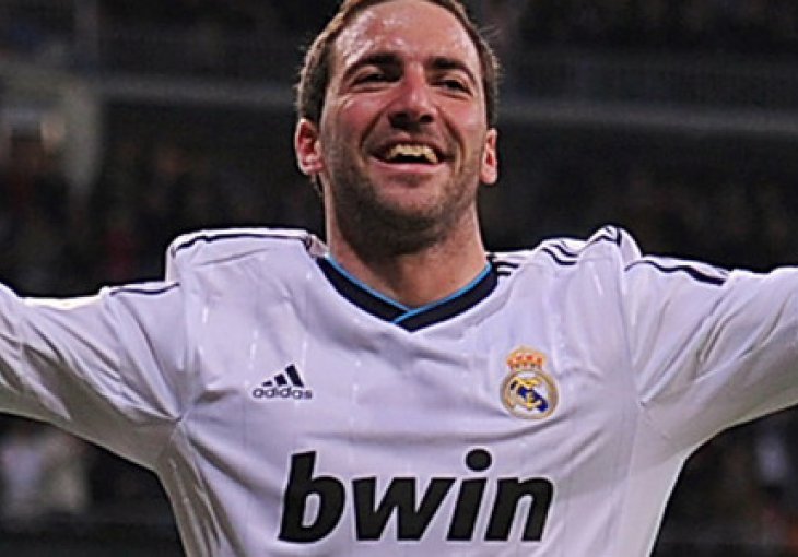 Arsenal ponovo ostao praznih ruku? Higuain u Napoliju!