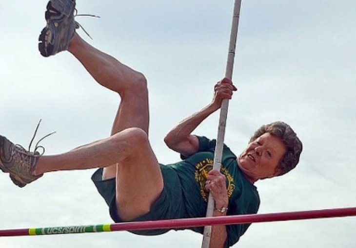 Ima 79 godina, bavi se atletikom i drži 15 rekorda
