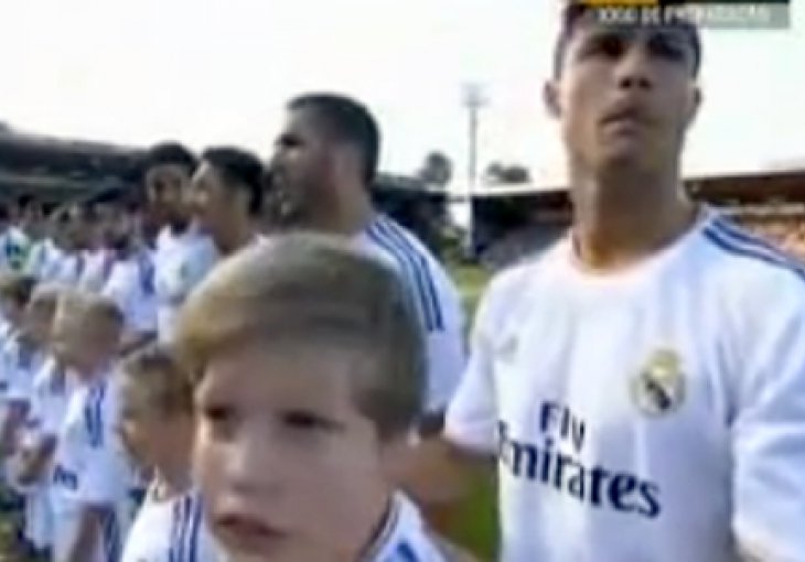 Cristiano Ronaldo masirao dječaka pred TV kamerama