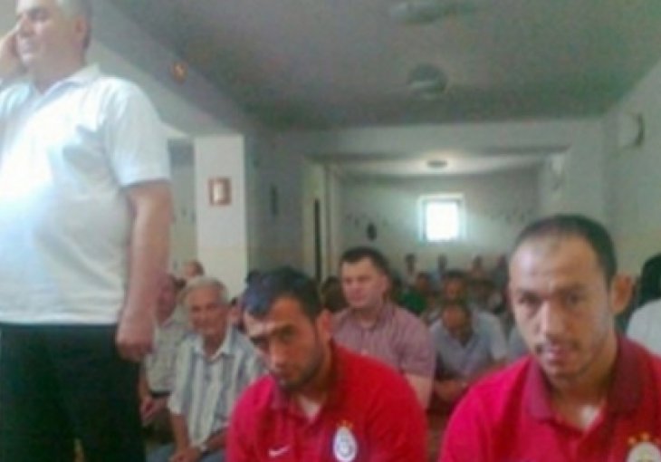 Fatih Terim vodio svoje igrača na džuma-namaz u Jasenicama