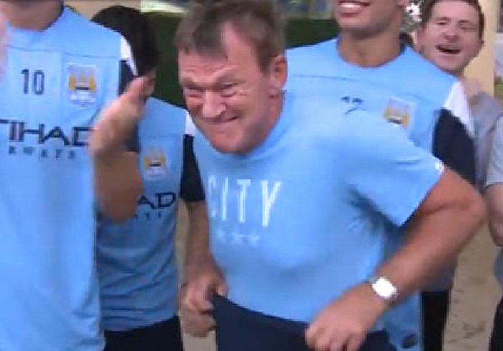 Igračima Cityja ne smeta ni kiša da izvode ludosti na terenu