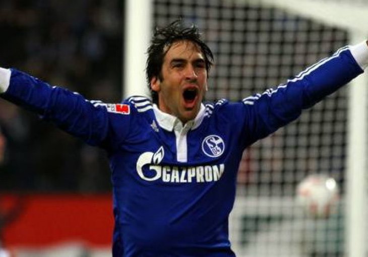 Gelsenkirchen u suzama: Večeras legenda dolazi po posljednji put na stadion