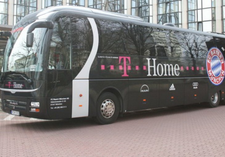 Napadnut autobus sa igračima Bayerna u Dortmundu