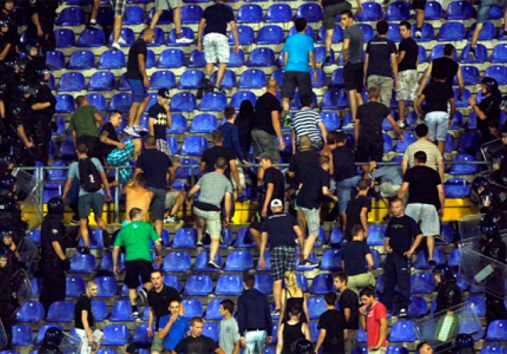 Zbog Thompsonove pjesme 