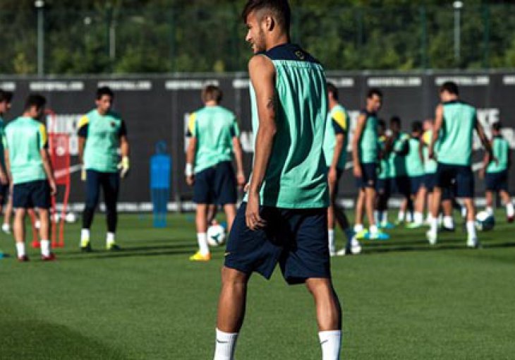 Živim kao u snu, okrenem se i vidim Messija, Xavija...