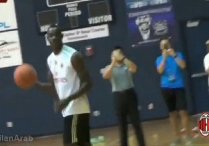 Mario Balotelli zakucava kao od šale!