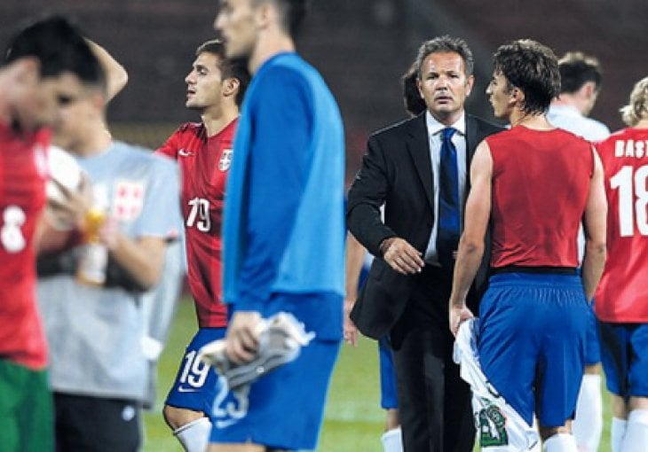 Srbi kukaju: Crni Siniša šta nam uradi?