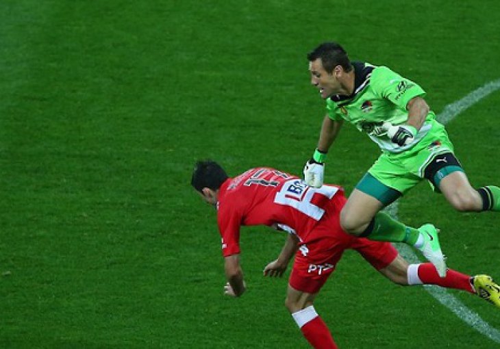 Golman glavom spriječio autogol sa preko pola terena!