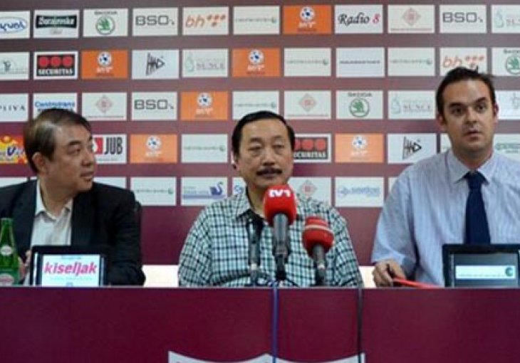 Milijarder Vincent Tan je FK Sarajevo izabrao zbog klupskih boja?