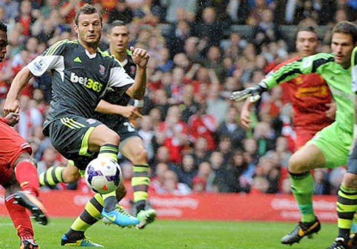 Asmir Begović svojim odbranama dovodio Anfield do ludila