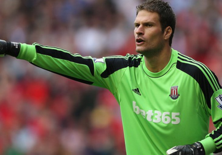 Asmir Begović izjednačio rekord Premier lige Engleske