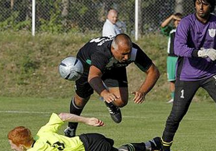 Bivši bugarski premijer u 54. godini imao debi u zvaničnoj utakmici