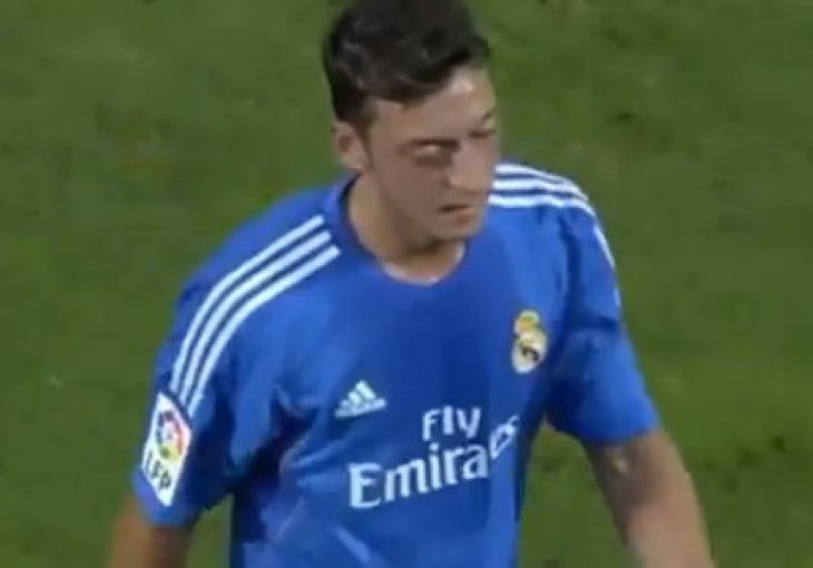 Nezadovoljan izmjenom Ozil u svlačionicu otišao bez pozdrava
