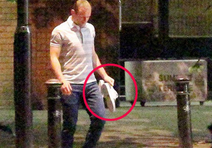Wayne Rooney u čarapama šetao ulicama Manchestera