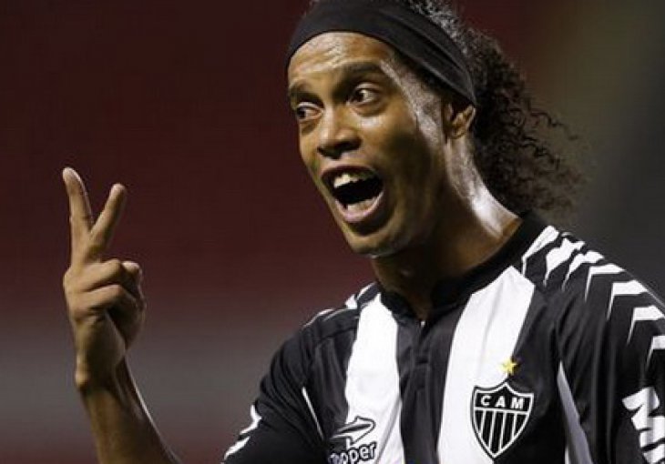 Ronaldinho i dalje sve oduševljava: Dva slobodnjaka, dvije majstorije!