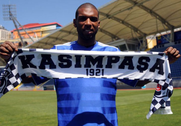 Babel častio fanove: Pokazao im guzu svoje cure!