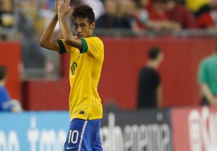 Bruno Alves nokautirao Neymara
