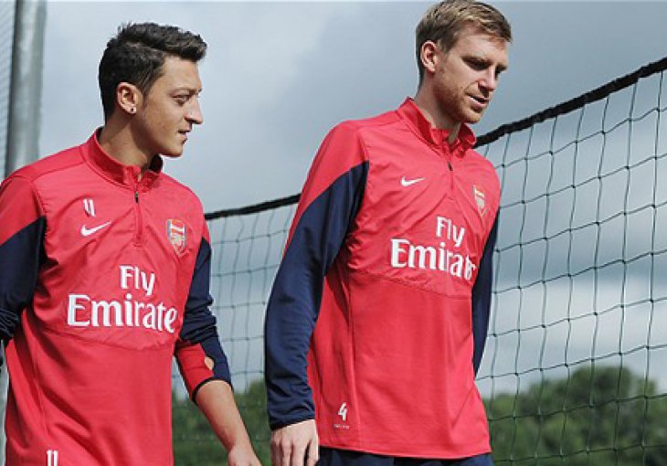 Ozil se prepao konkurencije pa je otišao, niko ga nije tjerao
