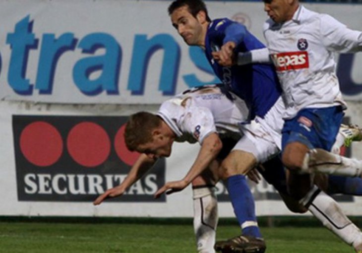 Odbrana titule sve dalja za Željezničar, Široki slavio na Pecari