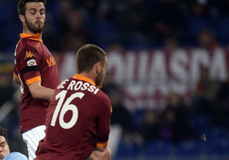 Bordo dio Rima slavi: Roma je konačno pobijedila Lazio